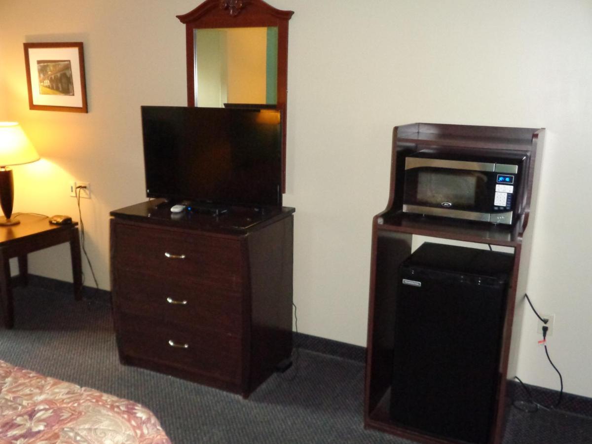 Fairgrounds Inn Du Quoin ภายนอก รูปภาพ